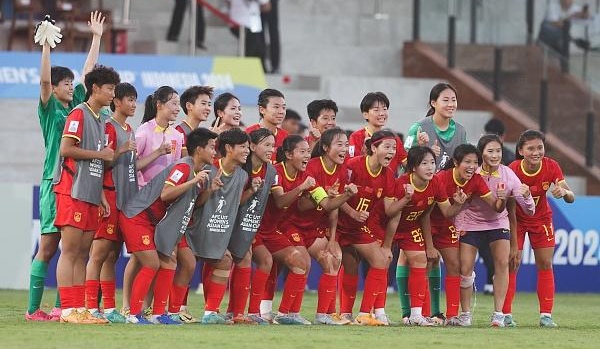 包含中国女足战胜强敌，队员们备战精神可嘉的词条