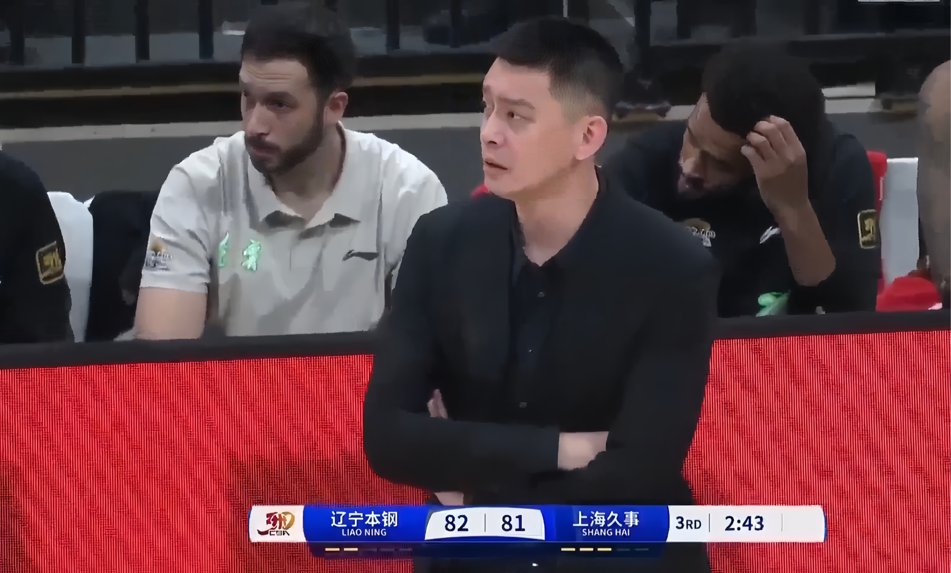包含上海男篮首轮止步，球迷惋惜叹息的词条